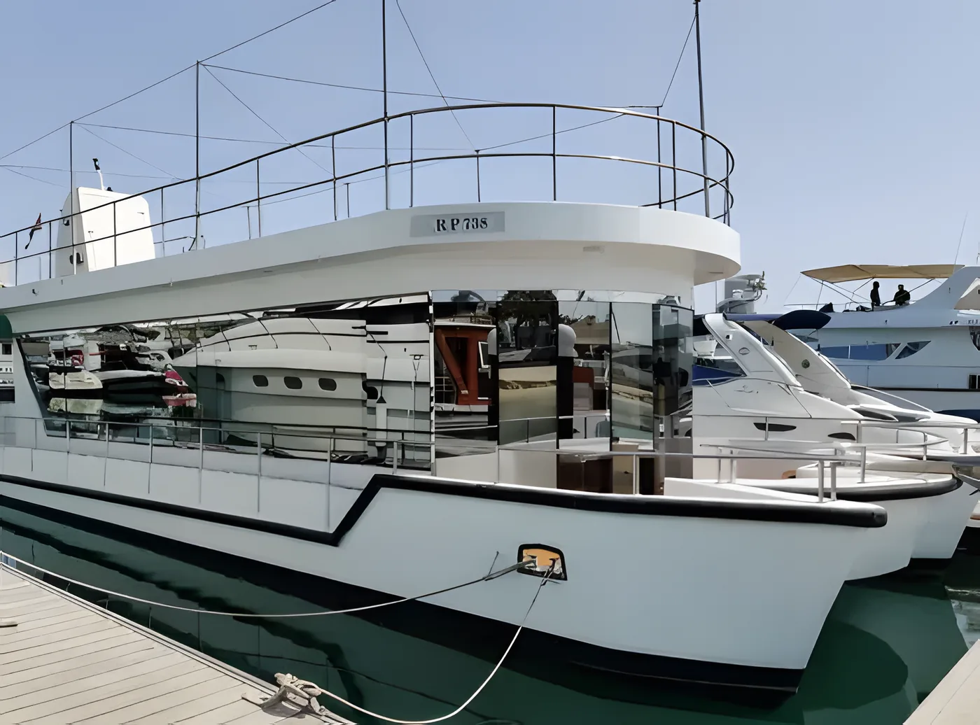 House Boat 50 ft — boat trip Abu Dhabi, Butinah Charters
