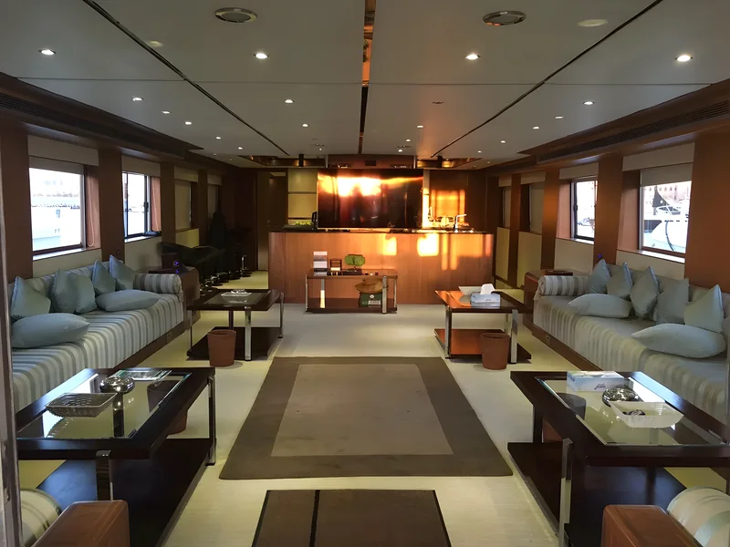 Meetings & Conferences / Birthday Parties / Yacht Wedding