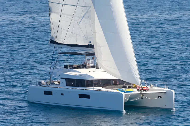 SUMMER STAR LAGOON 52 Butinah Charters