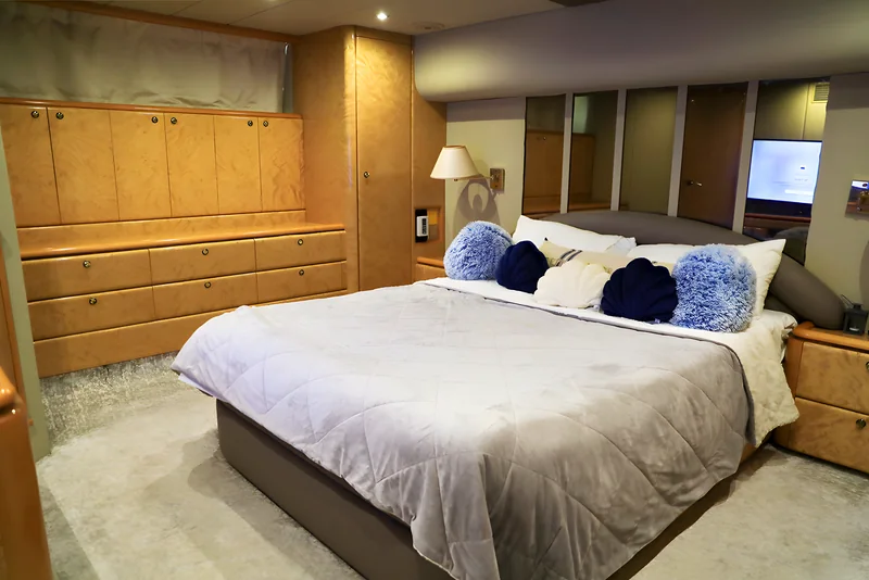 Princess 67: A Luxurious Yacht photo 4